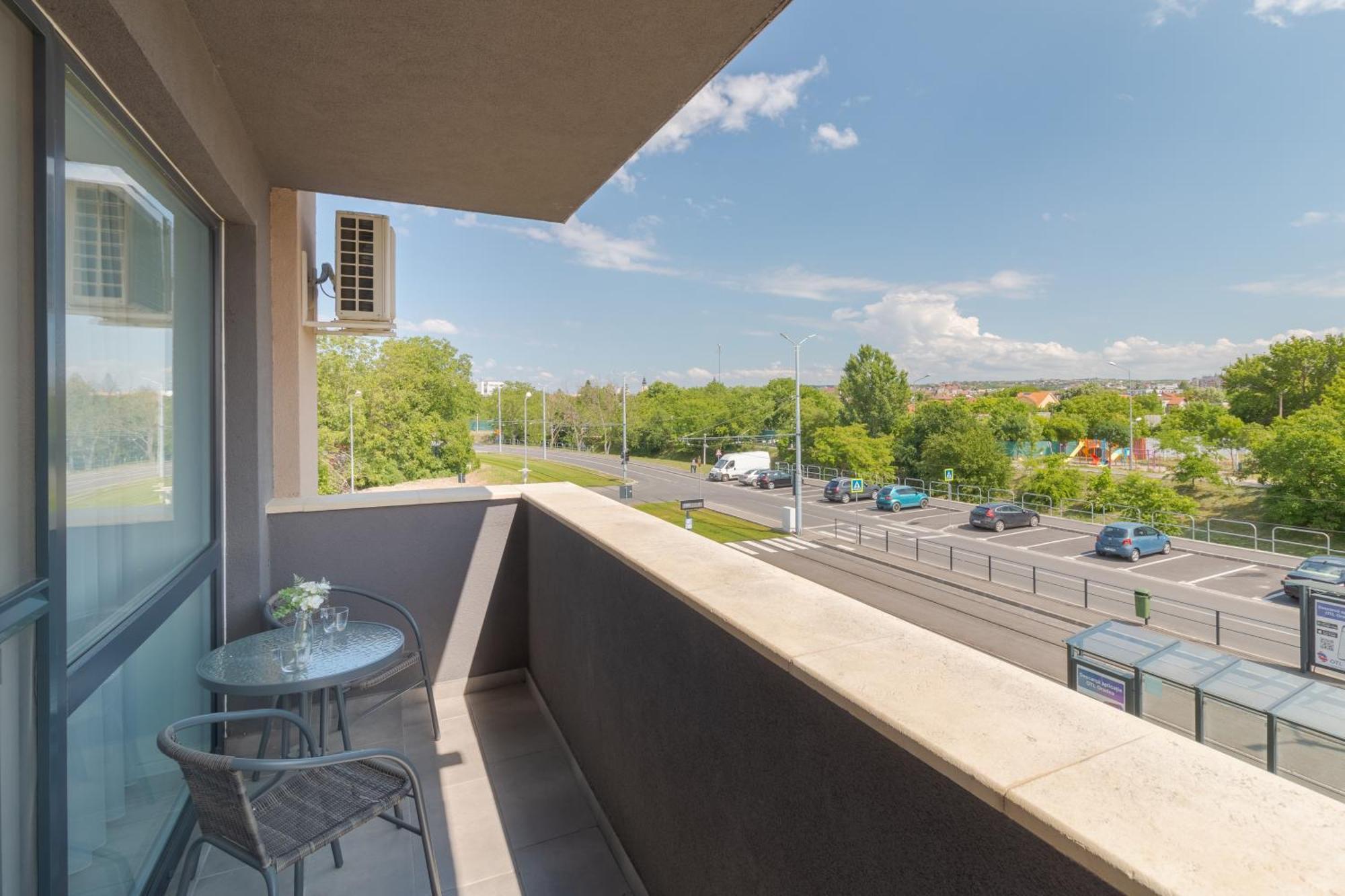 Blanco Lägenhet Oradea Exteriör bild